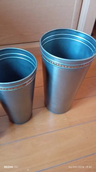 3 Jarrones Metálicos Decorativos