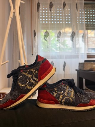 Zapatillas Carolina Herrera negras y rojas