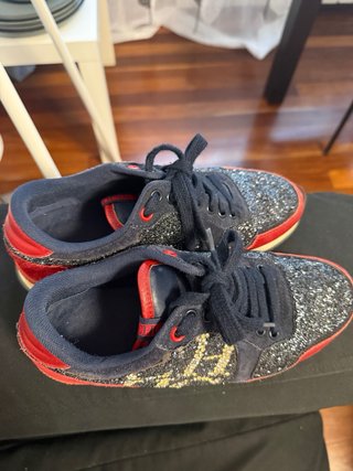 Zapatillas Carolina Herrera negras y rojas
