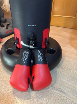 Saco de boxeo de pie + guantes 4 oz JNB