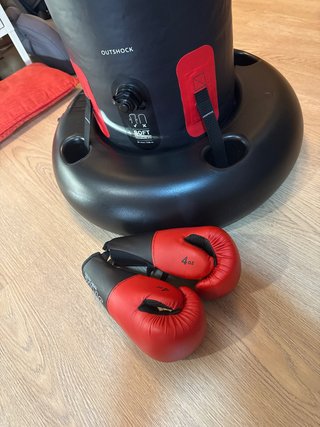 Saco de boxeo de pie + guantes 4 oz JNB