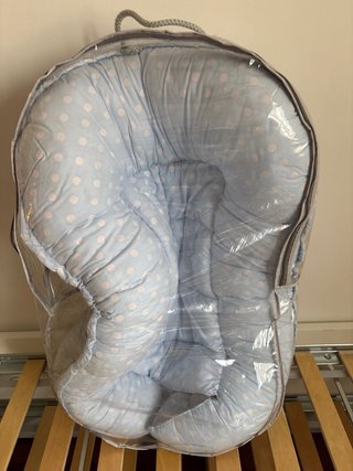 Cuna nido bebé azul lunares