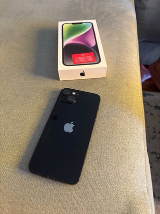 iPhone 14 Plus Negro  y tres fundas de regalo