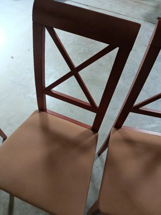 Juego de 4 sillas de madera