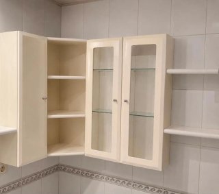 Armarios de baño colgantes y vitrina