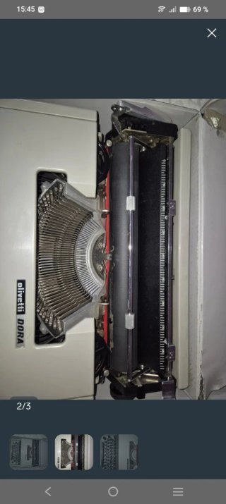 Máquina de escribir Olivetti DORA
