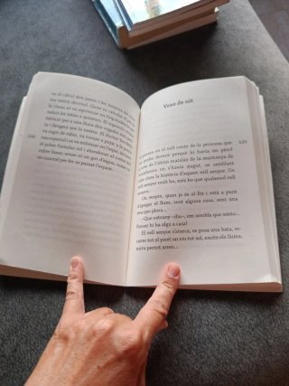 Libro molts contes pero jugar