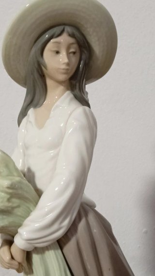 Figura Porcelana NAO de Lladró "Espigadora" Grande