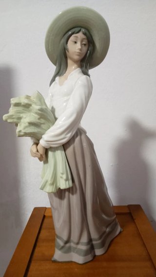 Figura Porcelana NAO de Lladró "Espigadora" Grande