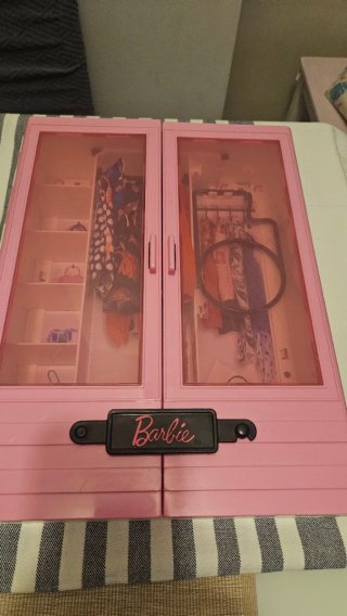 Armario Barbie con Ropa y Accesorios