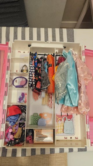 Armario Barbie con Ropa y Accesorios