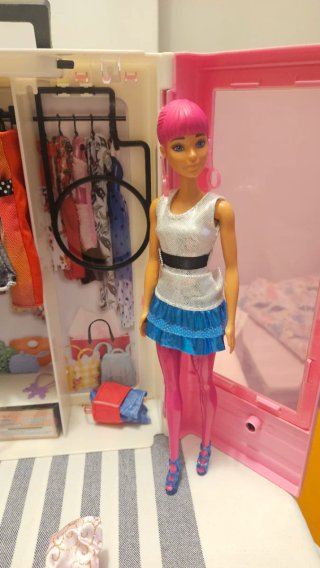 Armario Barbie con Ropa y Accesorios