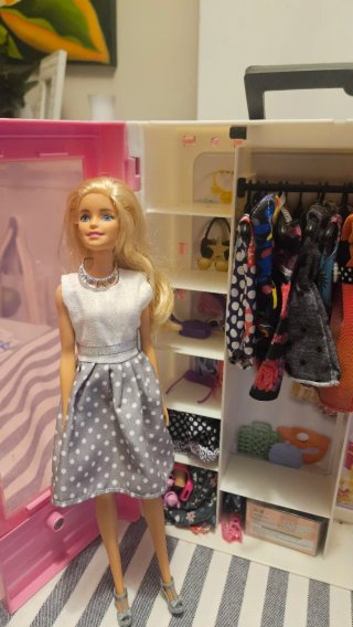 Armario Barbie con Ropa y Accesorios