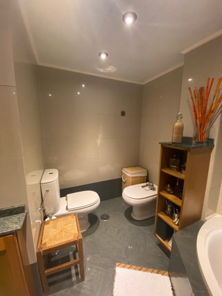 Baño con bañera hidromasaje