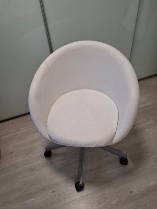 Silla giratoria Ikea Skruvsta blanca