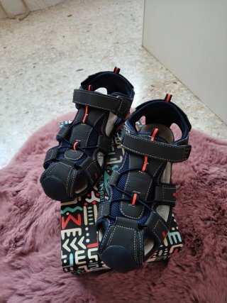 Sandalias chico azul marino y naranja