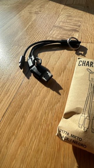 Mini Altavoz Bluetooth Compacto + 2x Charging cabl