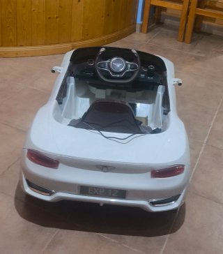 Coche eléctrico infantil