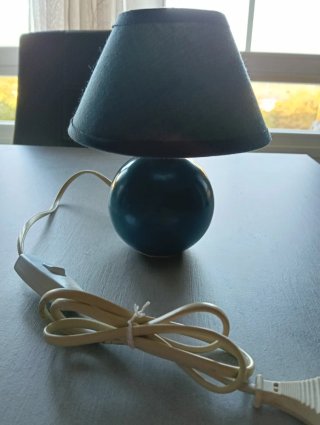 Lámpara de mesa azul de porcelana