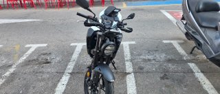 Honda CB125 Naked Negra y Blanca
