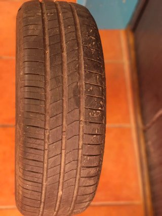Neumático Bridgestone poco uso