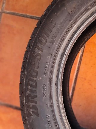 Neumático Bridgestone poco uso