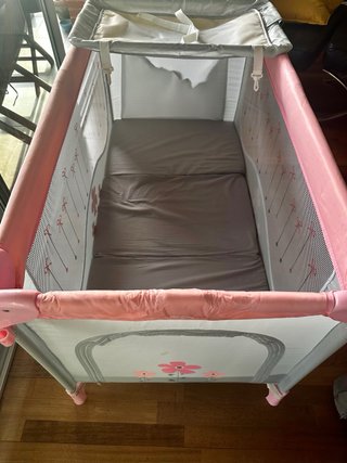 Cuna de viaje niña+ colchón ALVI 120x60 con ruedas