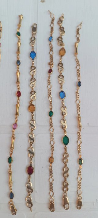 Bonitas pulseras chapadas en oro