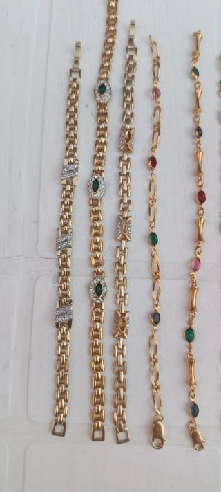Bonitas pulseras chapadas en oro