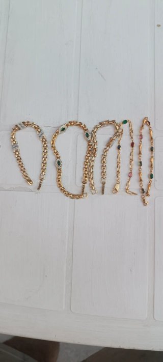Bonitas pulseras chapadas en oro