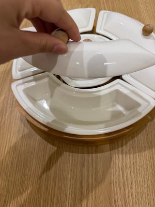 Plato de cerámica y bambú