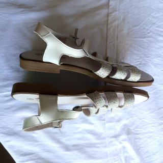 Sandalias de cuero mujer plateadas y blancas
