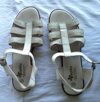 Sandalias de cuero mujer plateadas y blancas