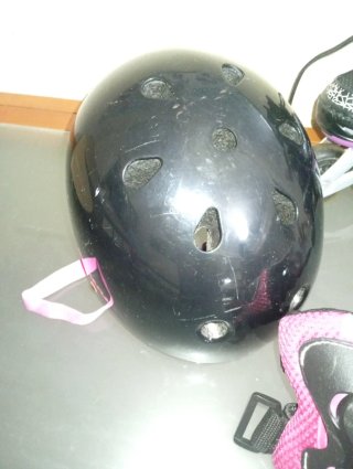 Patines en línea negros y morados