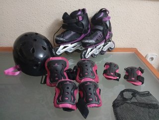 Patines en línea negros y morados