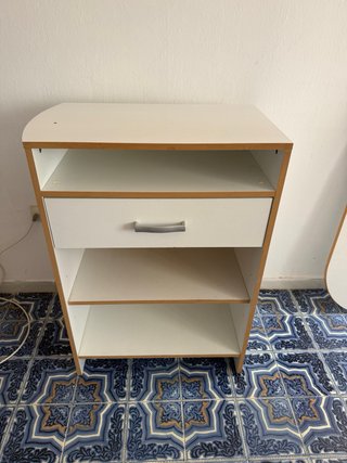 Mesa auxiliar con cajón y estantes