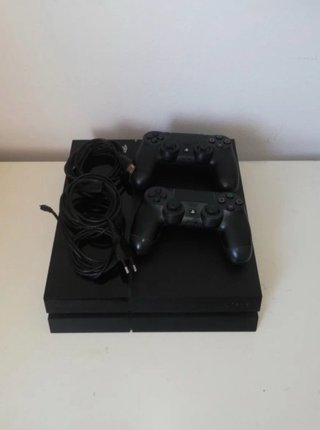 PS4 Slim Sony Negra + 2 Controles