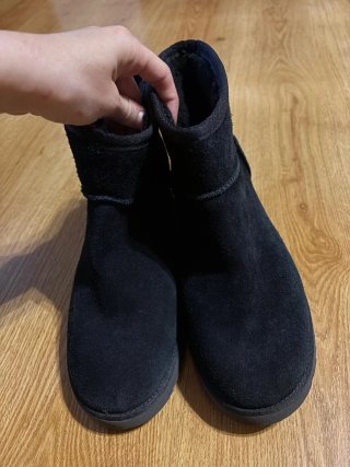 Botines UGG con cuña negros