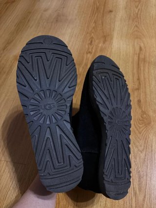 Botines UGG con cuña negros