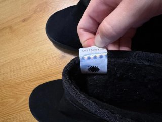 Botines UGG con cuña negros