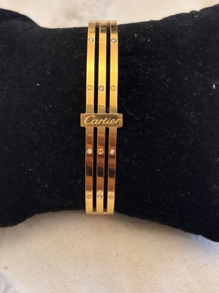 Pulsera Cartier rígida dorada con diamantes