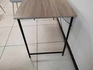 Escritorio madera y metal negro