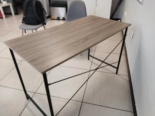 Escritorio madera y metal negro