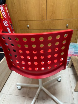Silla de escritorio con ruedas roja