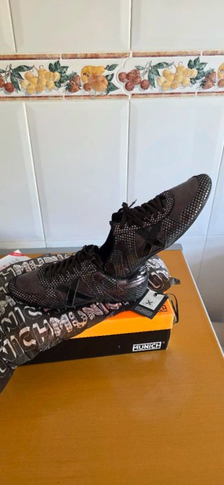 Zapatillas Munich Acropol Negras y Plateadas