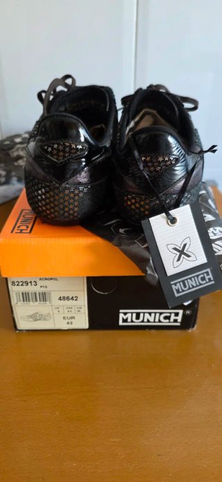 Zapatillas Munich Acropol Negras y Plateadas