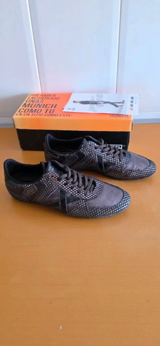 Zapatillas Munich Acropol Negras y Plateadas