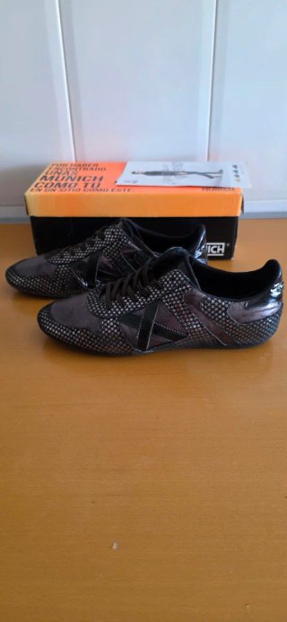 Zapatillas Munich Acropol Negras y Plateadas