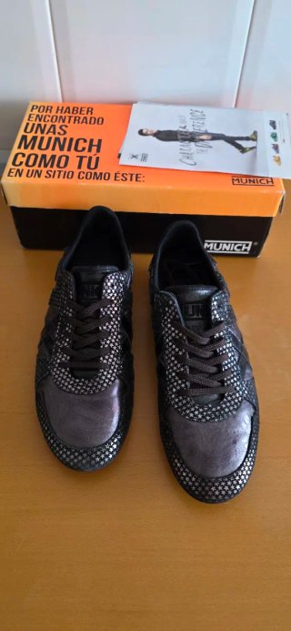 Zapatillas Munich Acropol Negras y Plateadas