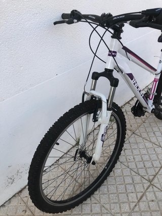 Bicicleta Montaña Blanca y Morada